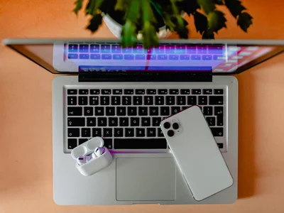 MacBook w pracy zdalnej: Jak efektywnie wykorzystać możliwości