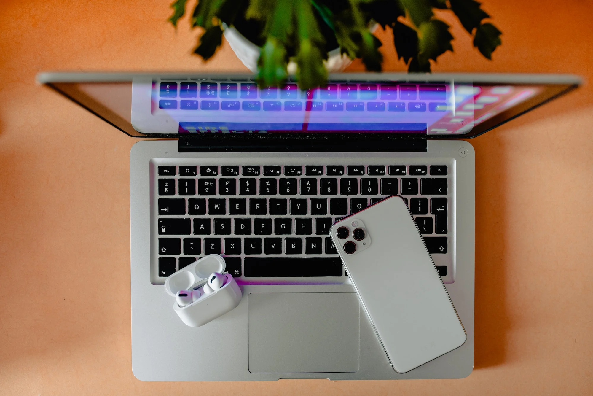 MacBook w pracy zdalnej: Jak efektywnie wykorzystać możliwości
