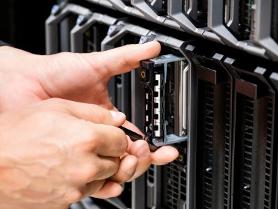 Skuteczne zarządzanie backupem i przywracaniem danych w firmie