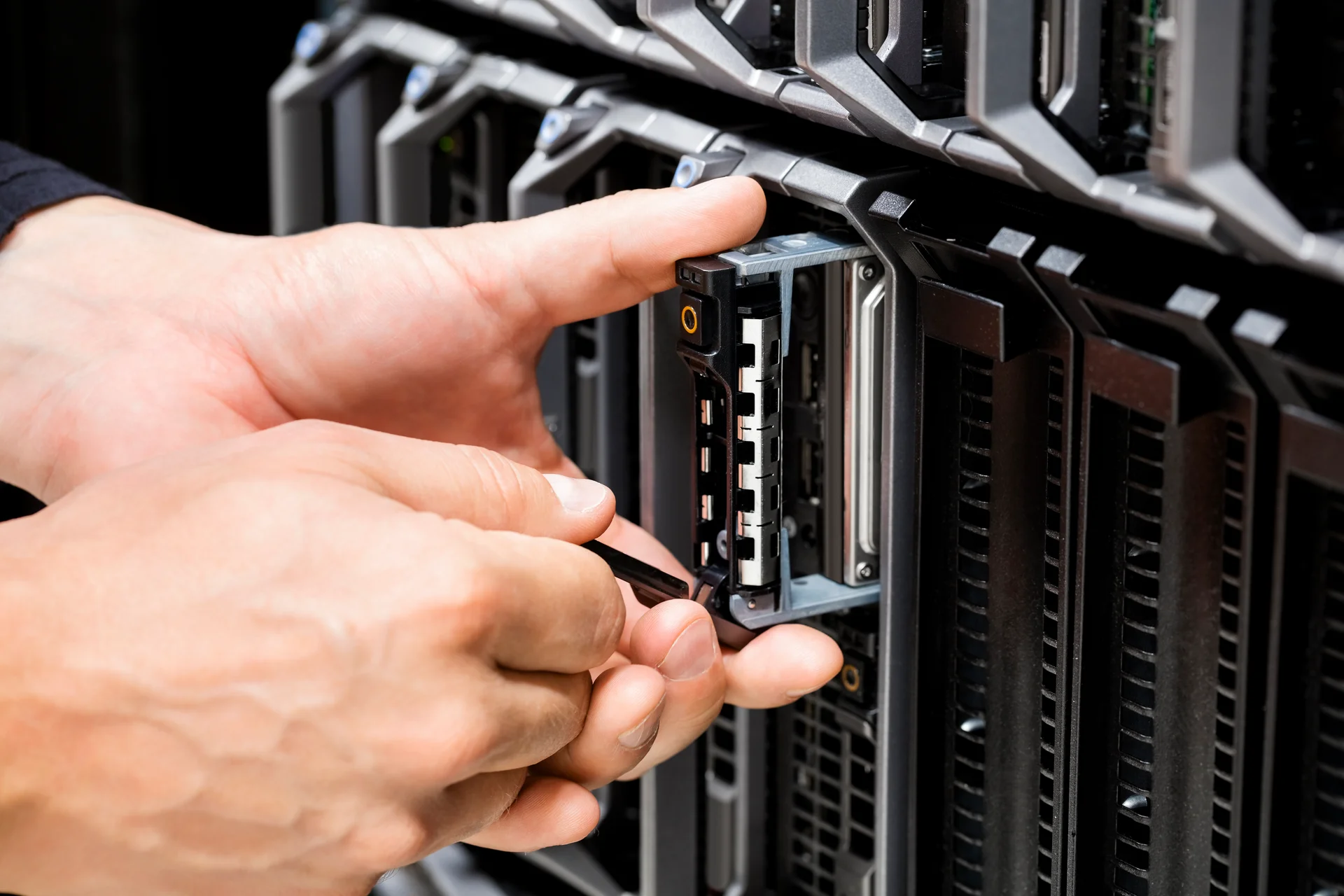 Skuteczne zarządzanie bezpieczeństwem informacji i ochroną przed zagrożeniami cybernetycznymi dzięki stałej obsłudze informatycznej