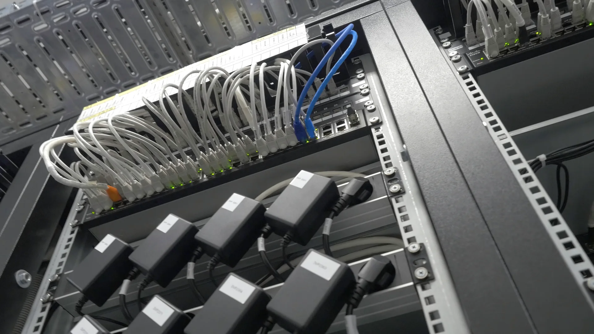 Jak stała obsługa IT przyczynia się do poprawy szybkości reakcji na problemy techniczne?