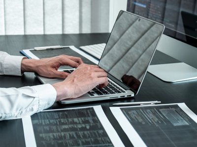 Skuteczne zarządzanie licencjami oprogramowania dzięki stałej obsłudze informatycznej