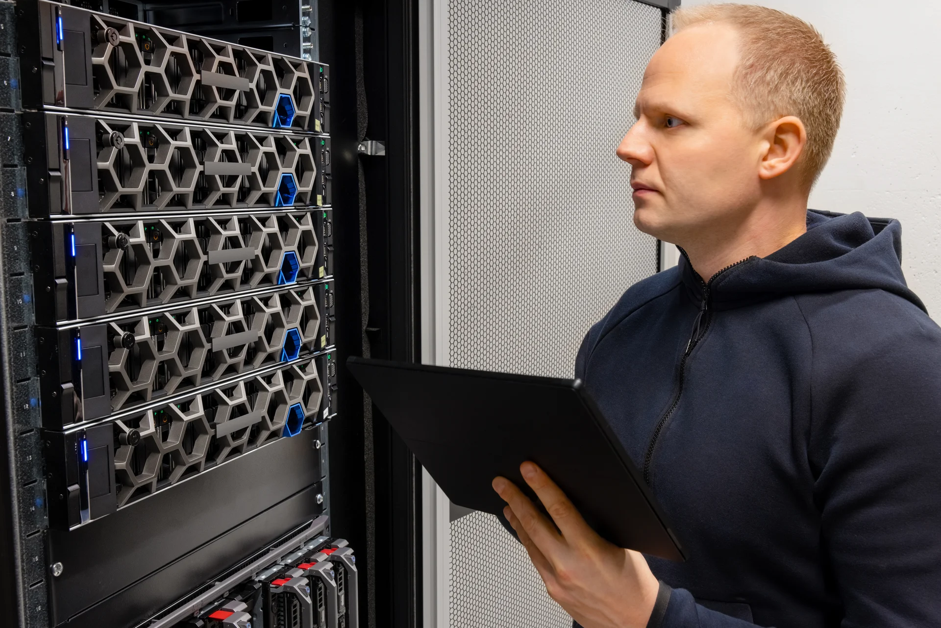 Stała obsługa informatyczna — SLA, czas reakcji, dyżury
