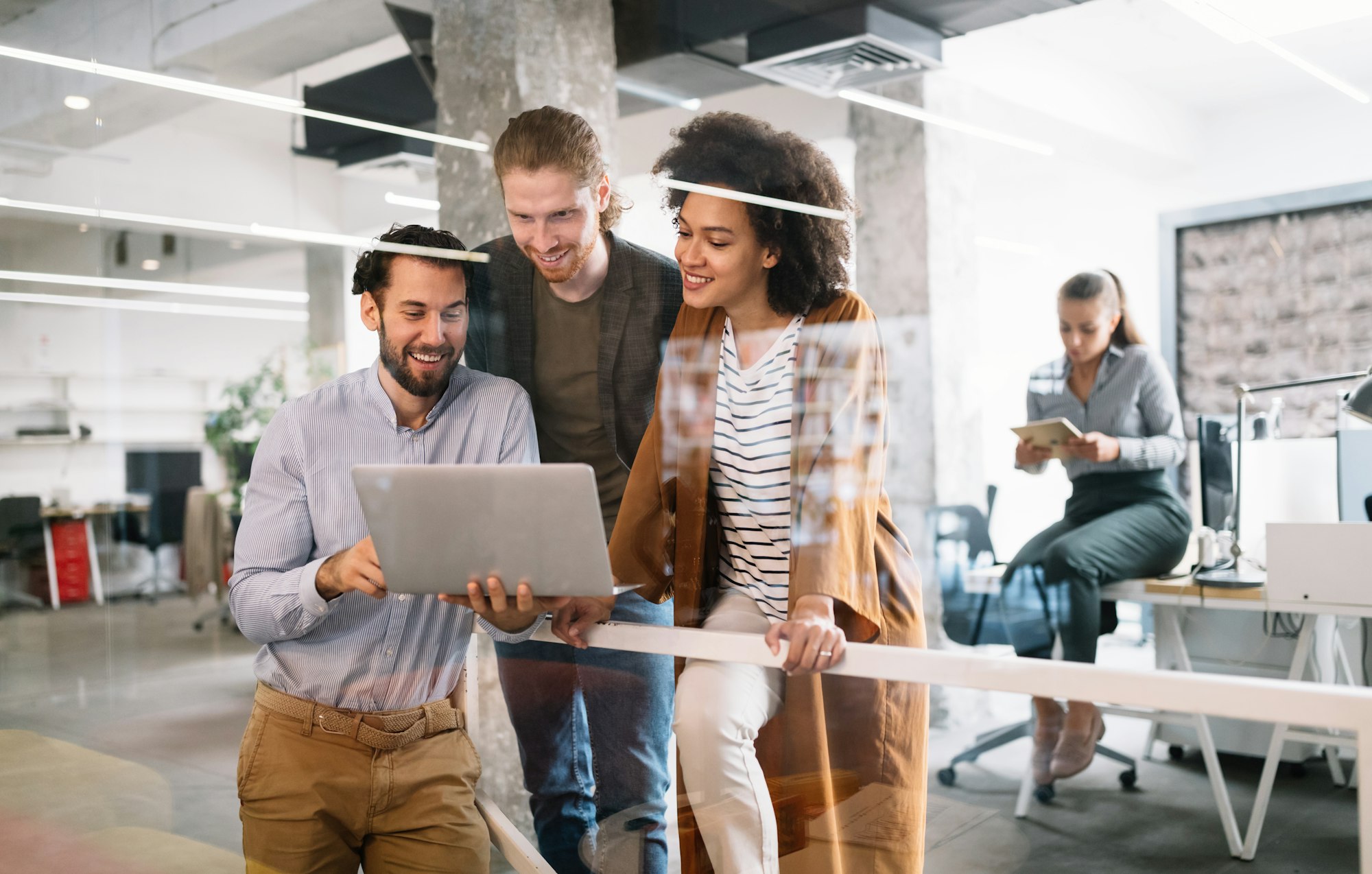 Wdrożenia IT a efektywność biznesu - Jak zautomatyzować procesy w firmie?