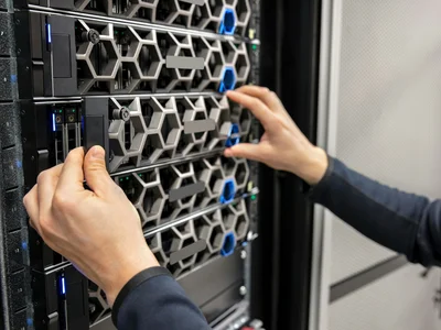 Zarządzanie infrastrukturą IT - jak profesjonalne usługi informatyczne dla firm pomagają utrzymać stabilność systemu